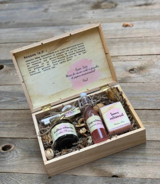 coffret cadeau pour nounou contenant un savon, sirop, confiture et ché de chocolat personnalisé