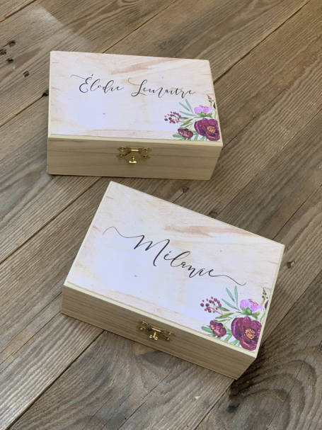 deux box fermés à cadeaux à offrir thème marsala