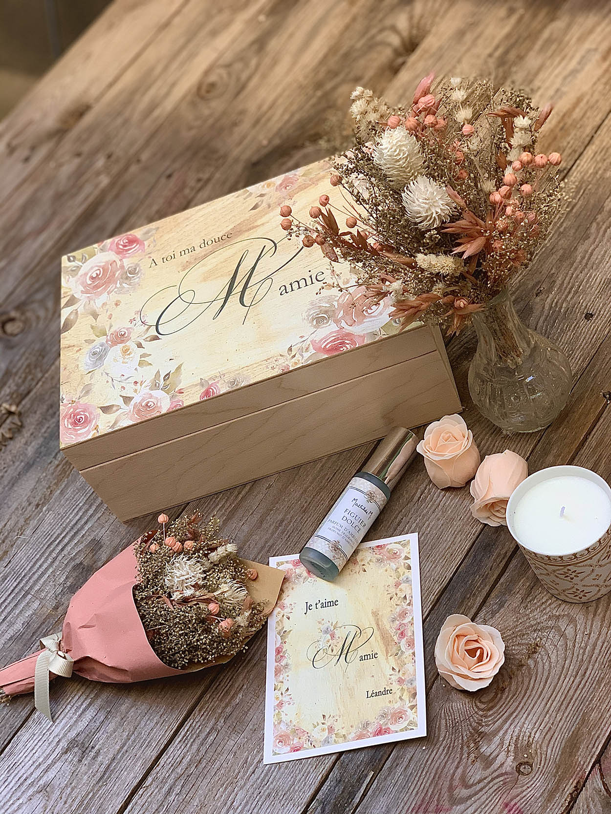 Box cadeau "Bonne fête mamie", spéciale grand-mère Box cadeau "Bonne fête mamie", spéciale grand-mère